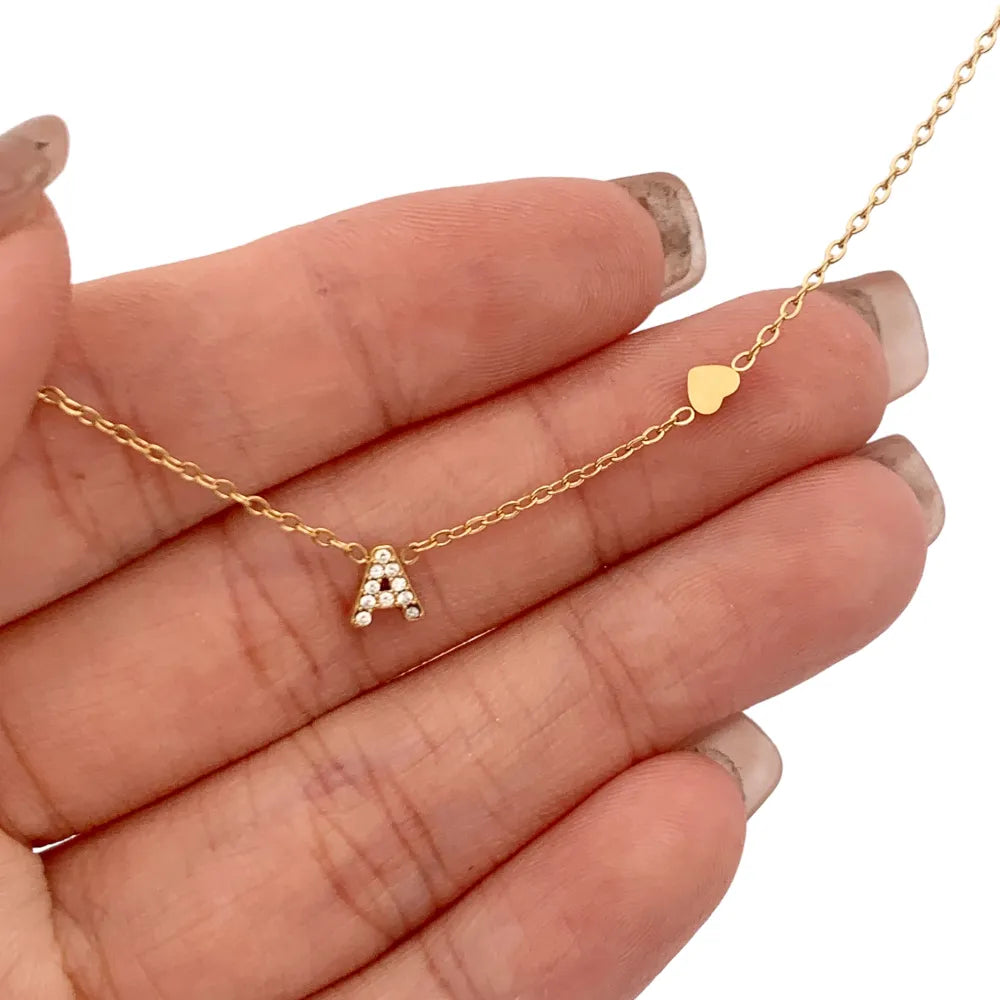 CPA-103-AA3208N Iniziale Piccolo con Strass e Cuore-24pz Collana Corte in Acciaio