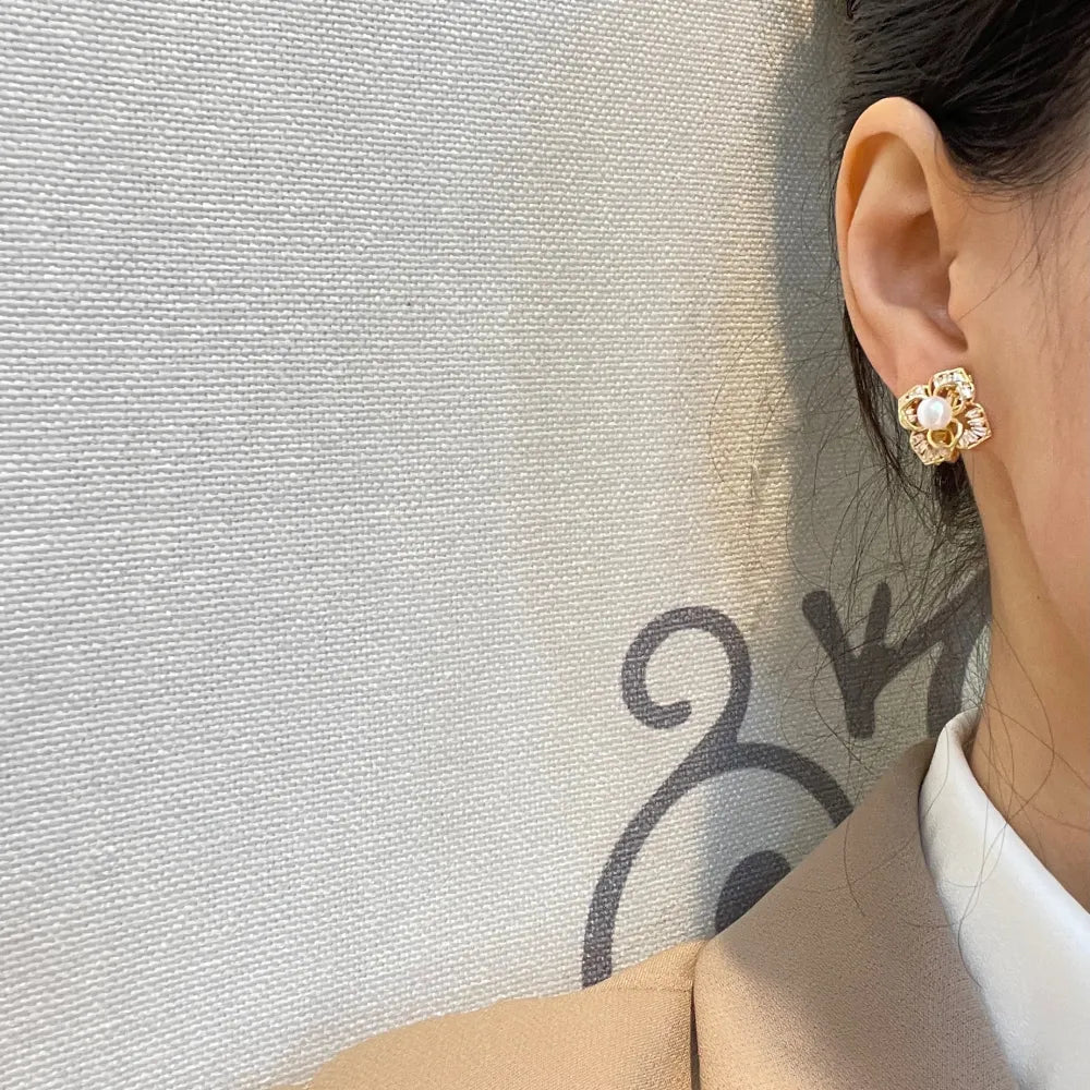 OMK-493-28 Fiore con perla-Orecchini a Clip con Zirconia